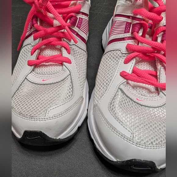 Nike Dart 10 Women's Motion Fit White and Pink Athletic Running Shoes Size 7.5 - Picture 4 of 10